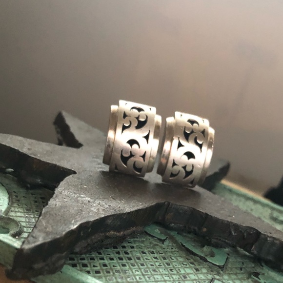 Authentic Lois Hill Clip On Earrings - Picture 11 of 13